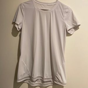 Lululemon Women’s white short sleeve top sz 4